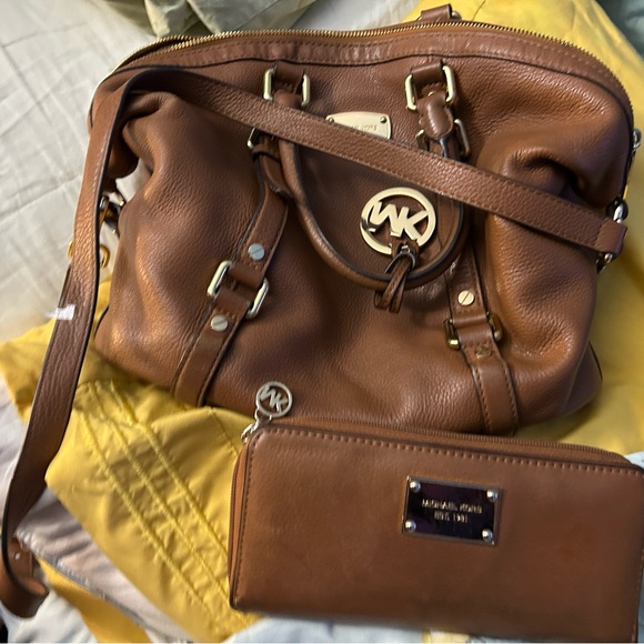 Michael Kors Tan Leather Shoulder Bag and Wallet - Picture 1 of 8